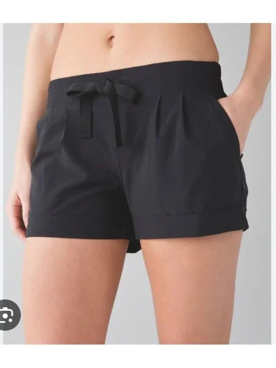 Lululemon Spring Break Shorts Womens 6 Black Elastic Waist Drawstring Athletic - Picture 1 of 5